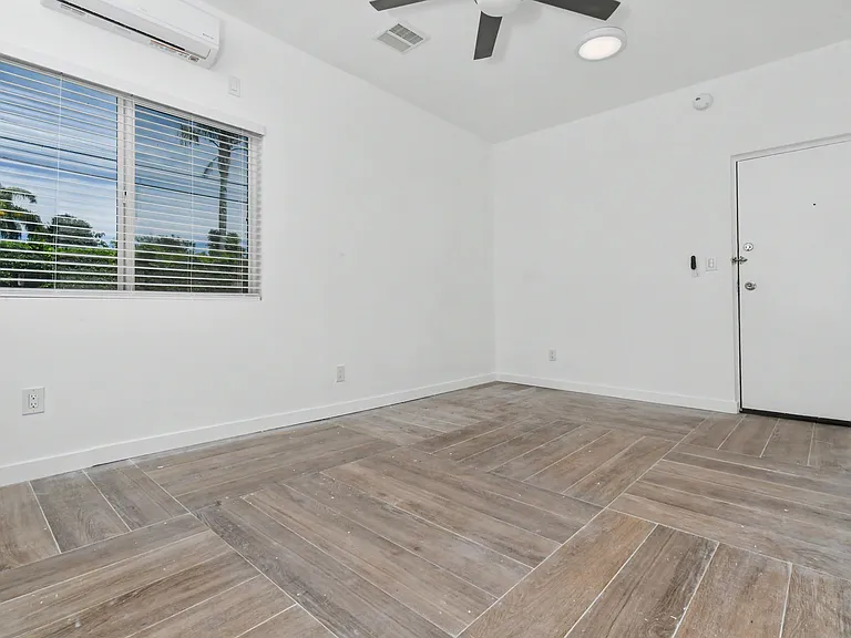 15142 Moorpark St #106 — Photo 14