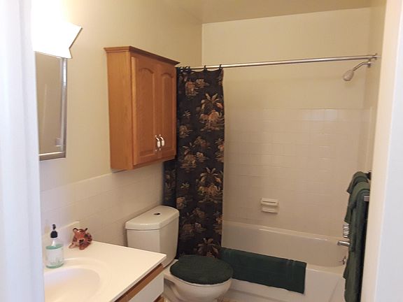 4th image of 33145 Vine St