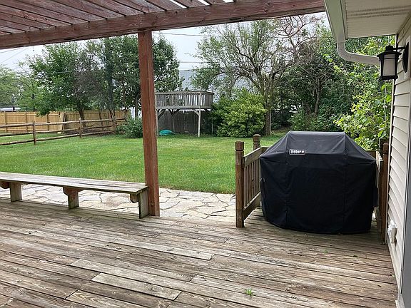 3rd image of 909 Bexton Dr