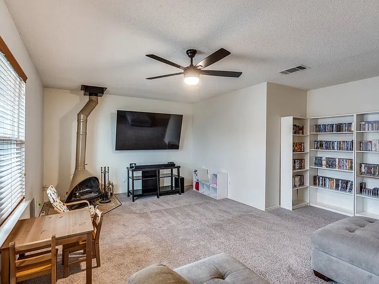 606 Bandera St — Photo 24