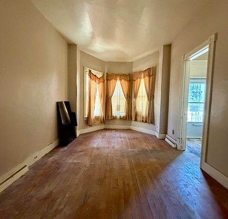 5th image of 242 Filmore St