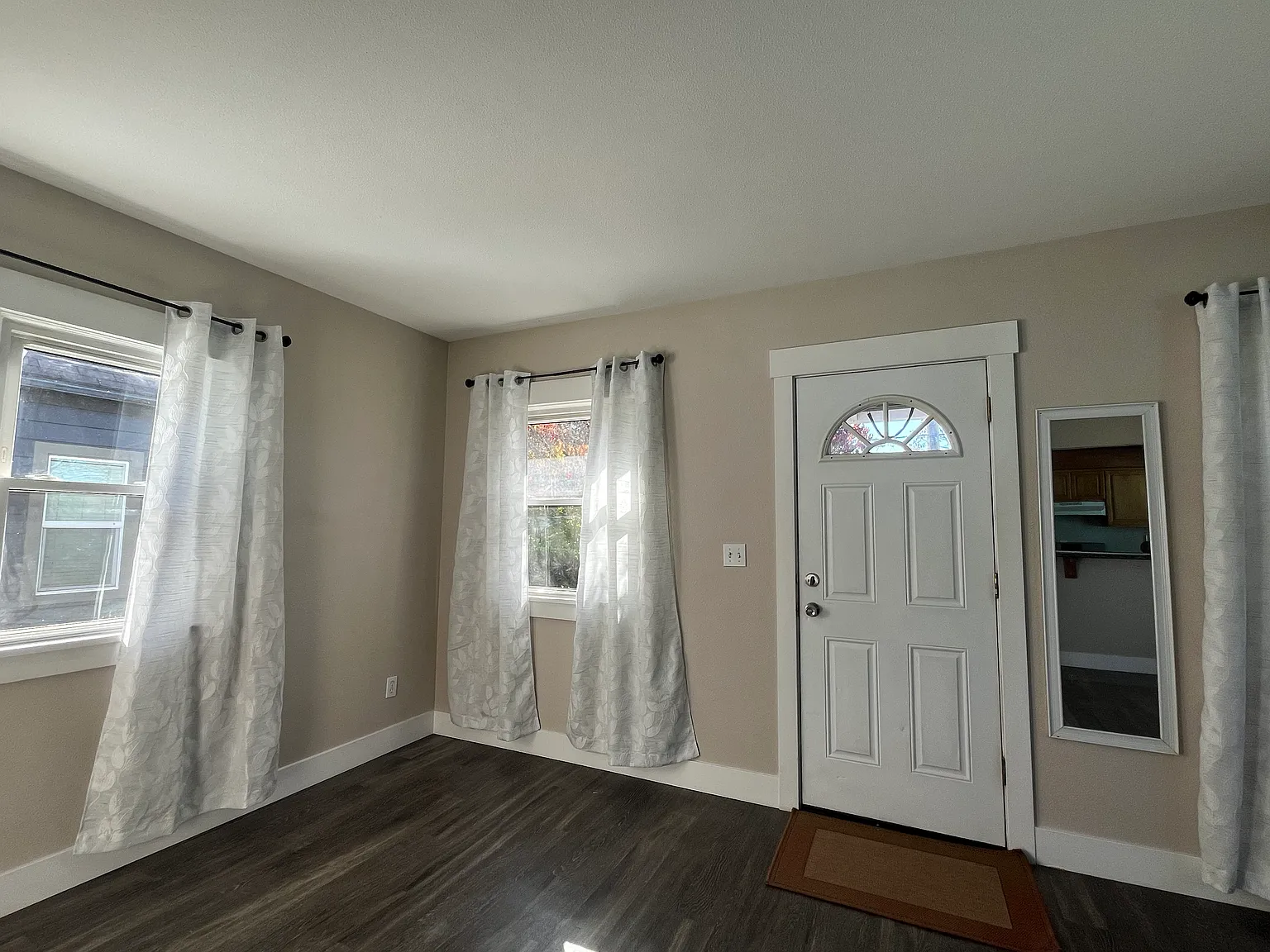 3 bed, 1.5 bath, 1750 sqft, $2,700 — Photo 4
