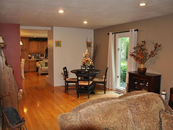 2nd image of 6563 Woodbriar Ln