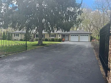 6360 Hoover Rd — exterior photo
