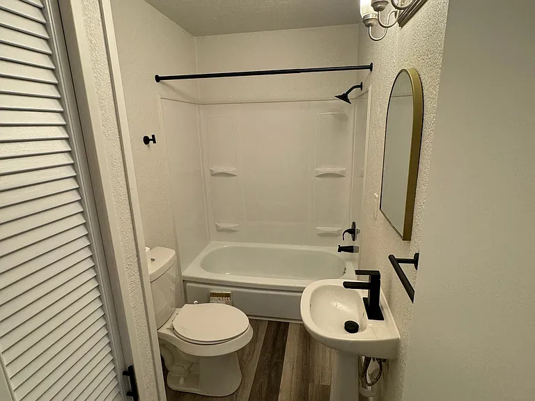 506 N 5th St #4 — Photo 5