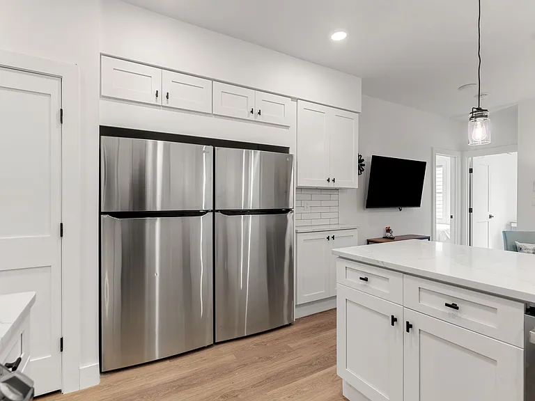 621 E 8th St #12 — Photo 10