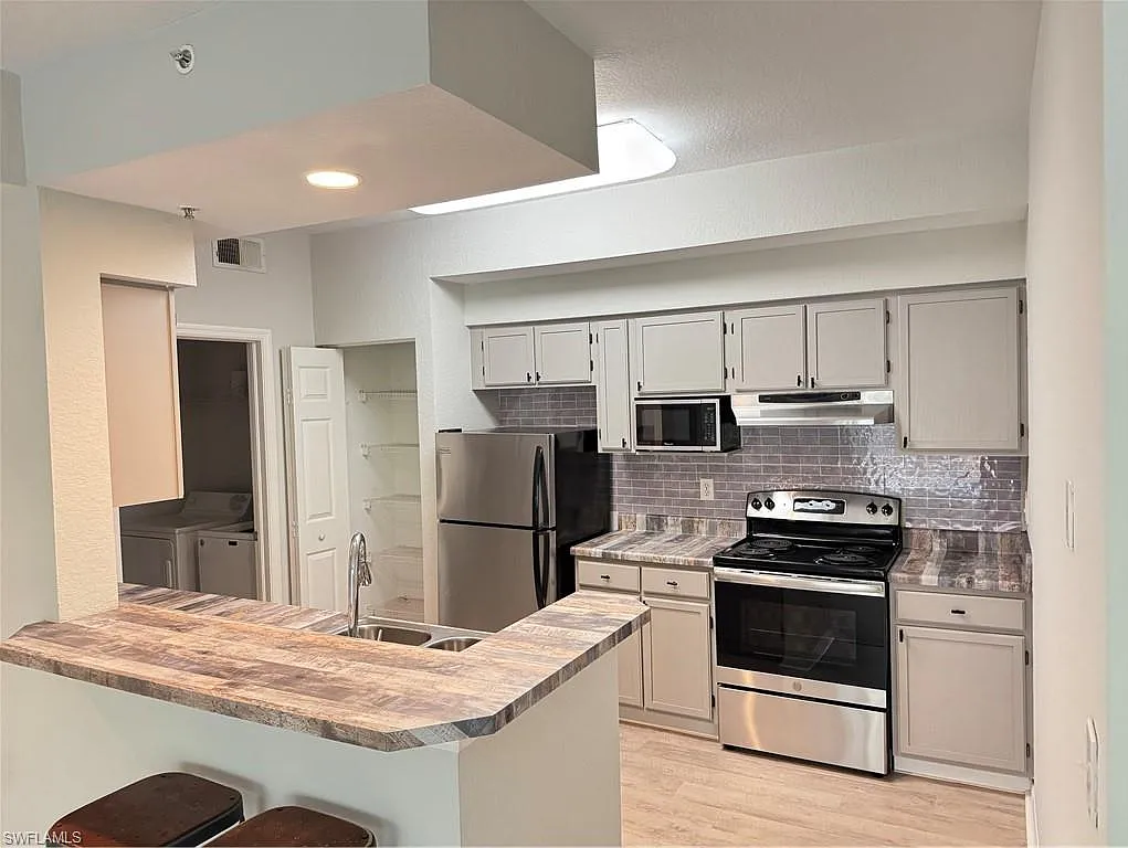 3 bed, 2.0 bath, 1325 sqft, $2,250 — Photo 3