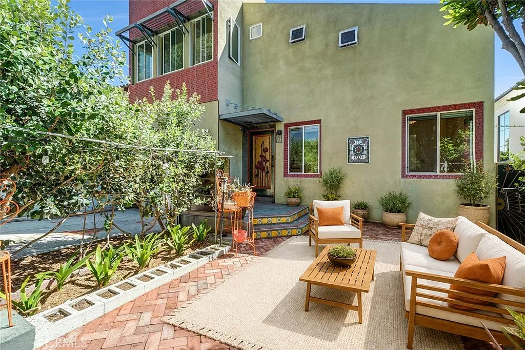 3 bed, 2107 sqft, $7,900 — Photo 1