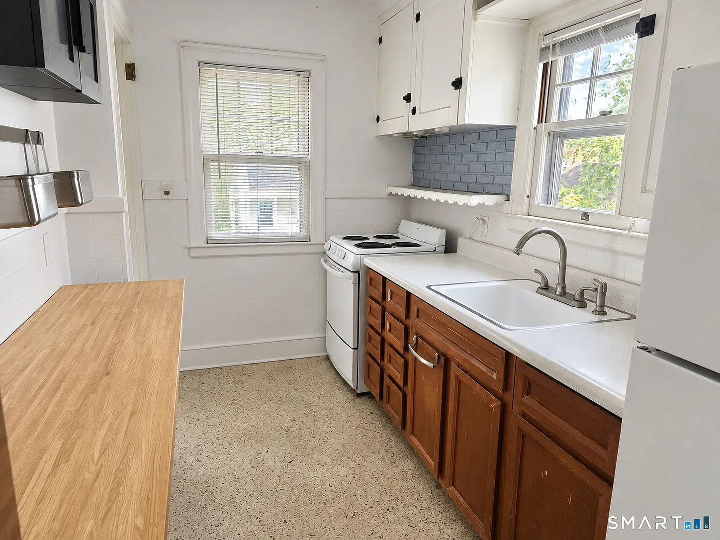 3 bed, 1.0 bath, 981 sqft, $2,100 — Photo 3