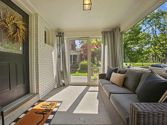 5th image of 388 Brevoort Rd