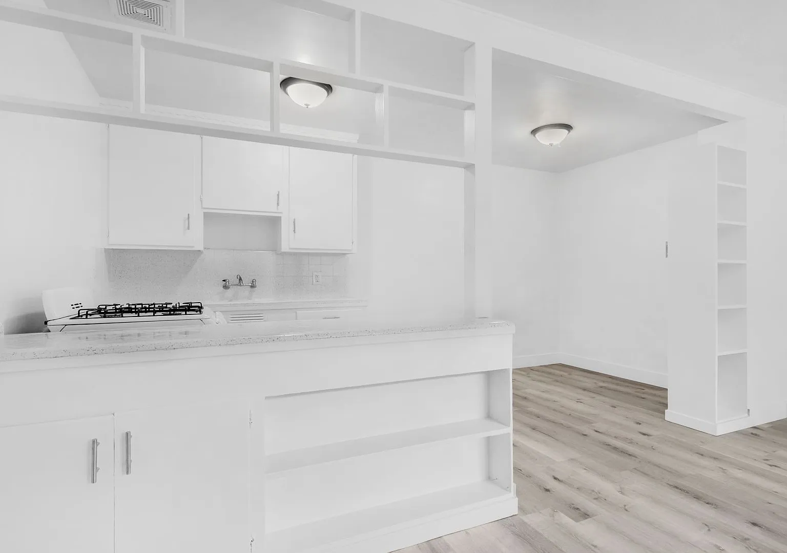 Country Club Apartments — Photo 4