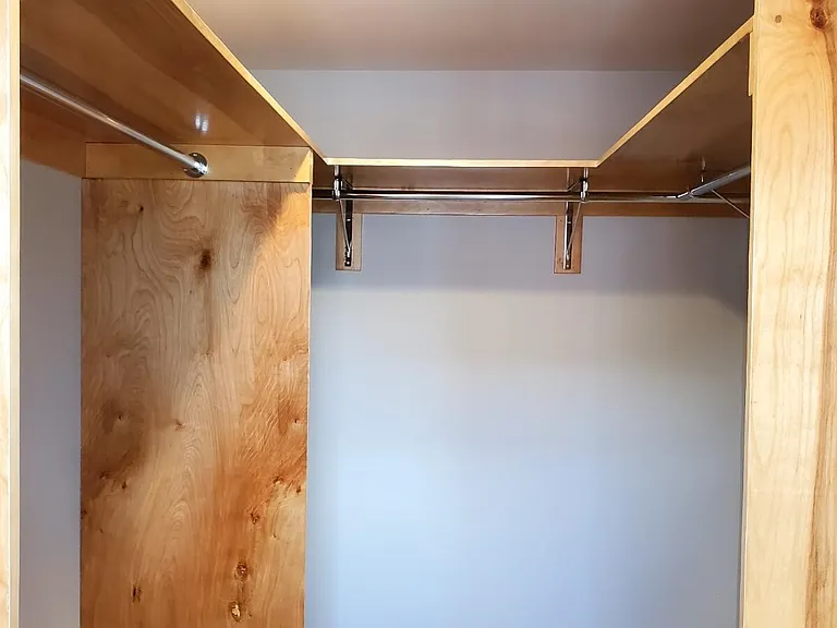walk in closet pic 1