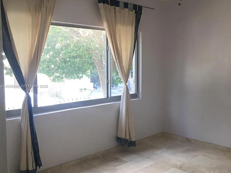 1840 James Ave #7 — Photo 1