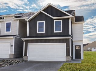 9124 Robinson Dr, West Des Moines, IA 50266