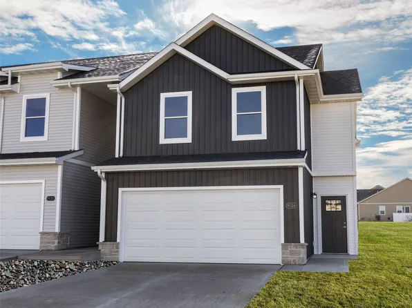 9124 Robinson Dr, West Des Moines, IA 50266