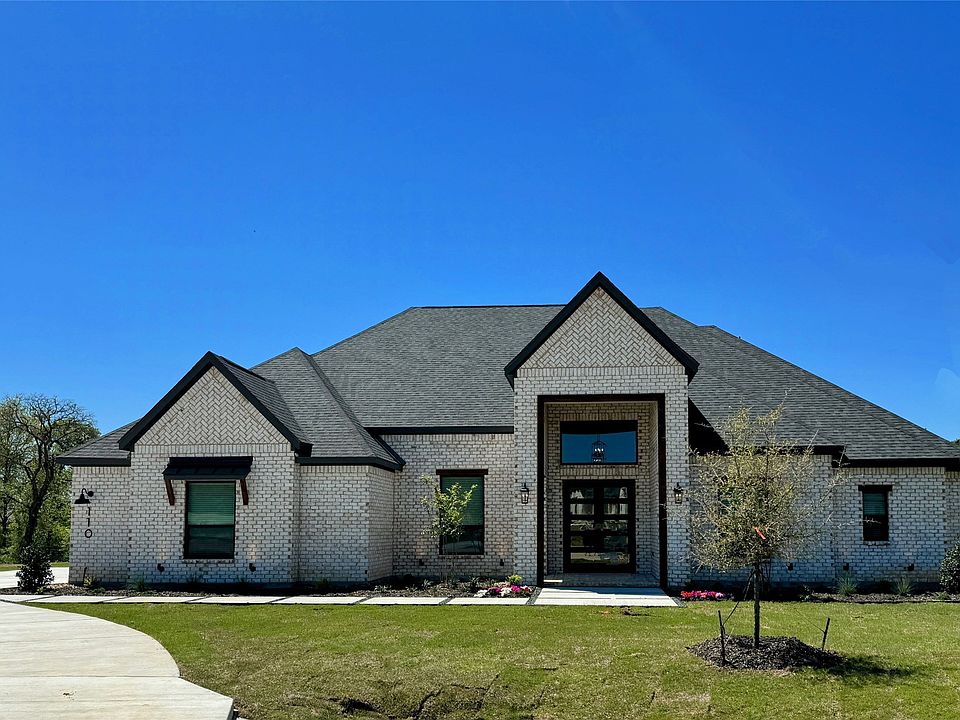 1st image of 110 Blue Spruce Dr