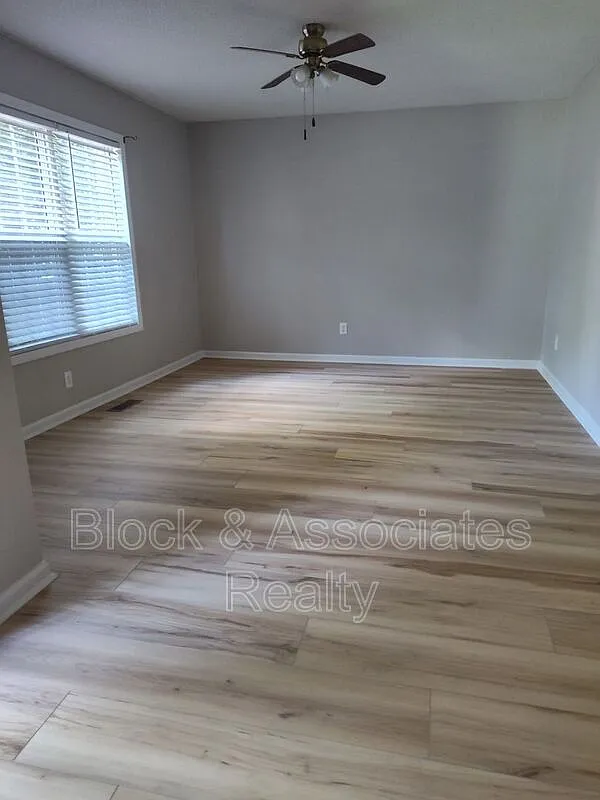 2 bed, 1.0 bath, $975 — Photo 3