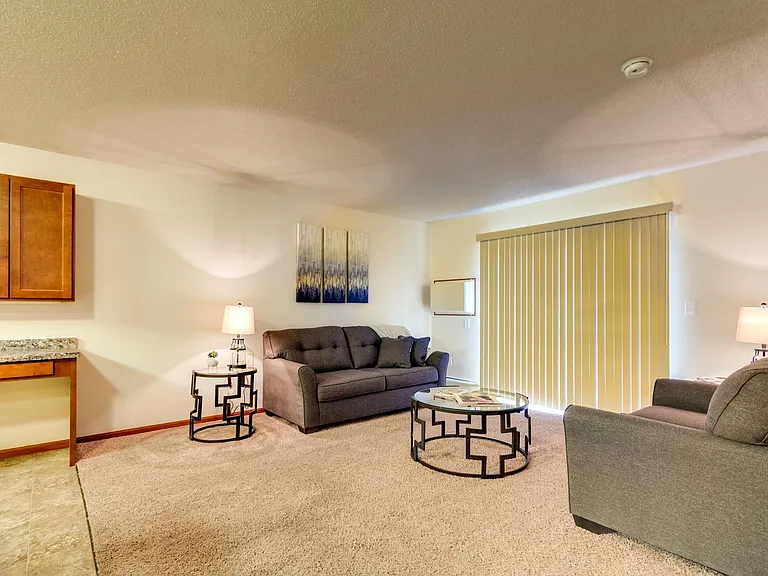 Southport Heights Apartments — Photo 11