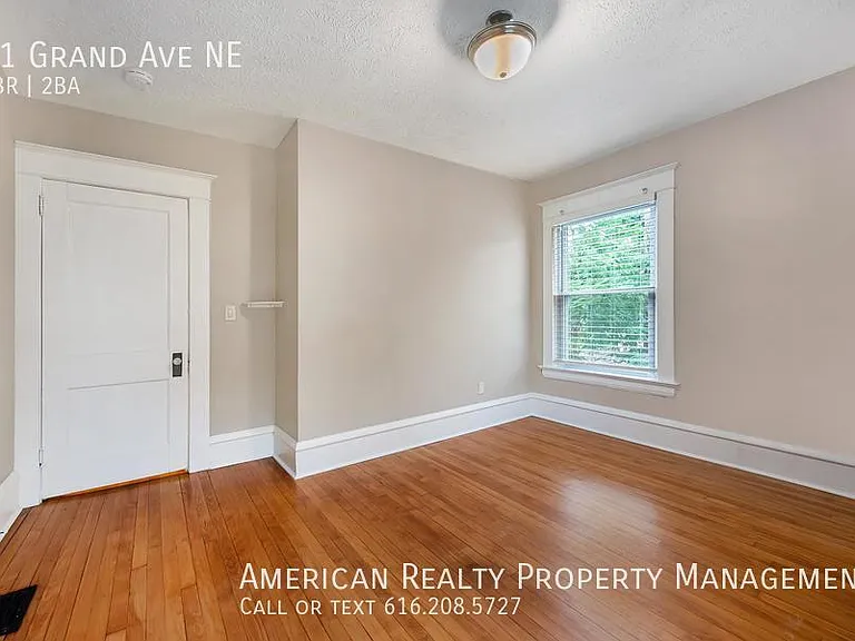 61 Grand Ave NE — Photo 19