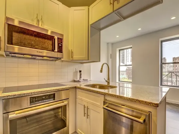 322 E 59th St APT 5A, New York, NY 10022