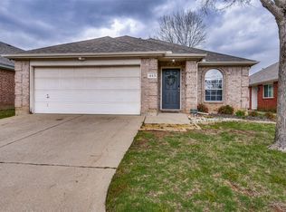 413 Horse Shoe Dr, Euless, TX 76039