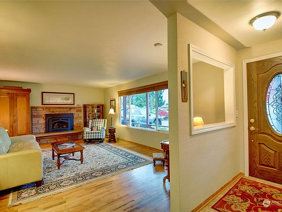 4th image of 210 Laurel Drive