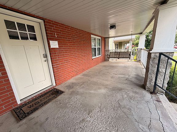 3rd image of 1024 E Walnut St #1