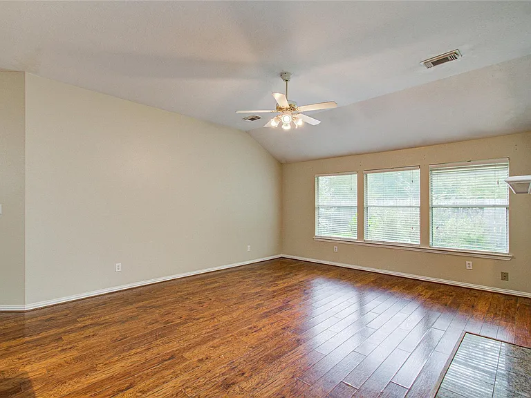 18223 Heathridge Ln — Photo 28