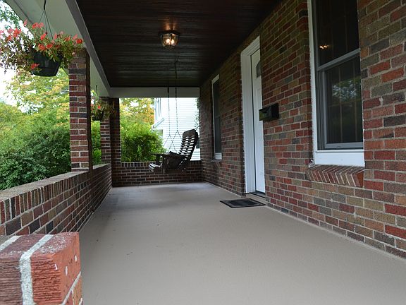 3rd image of 598 Clifton Blvd