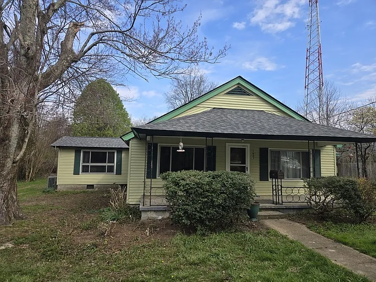 1007 Olsen Ave — Photo 1