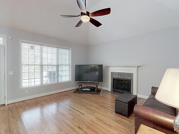 3rd image of 269 Archdale Dr