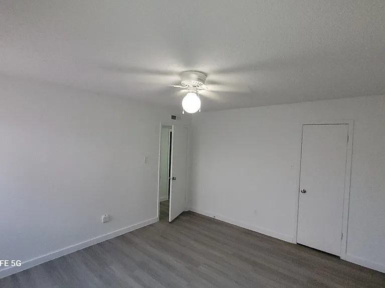 24 Flats Apartments — Photo 23