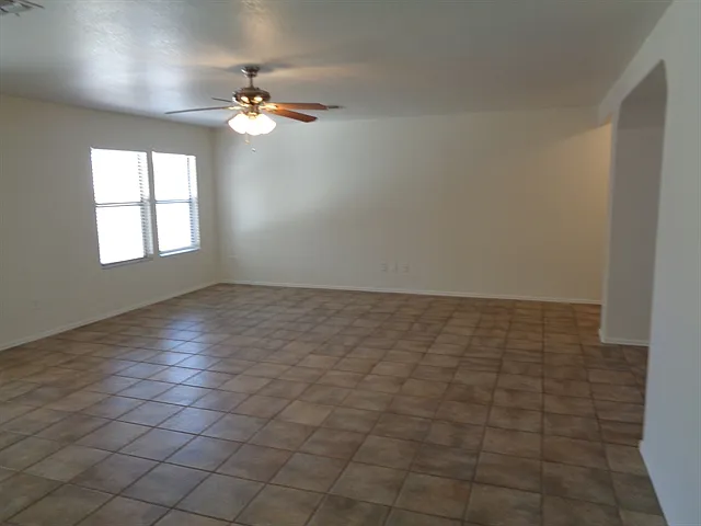 8057 W Hatcher Rd — Photo 7