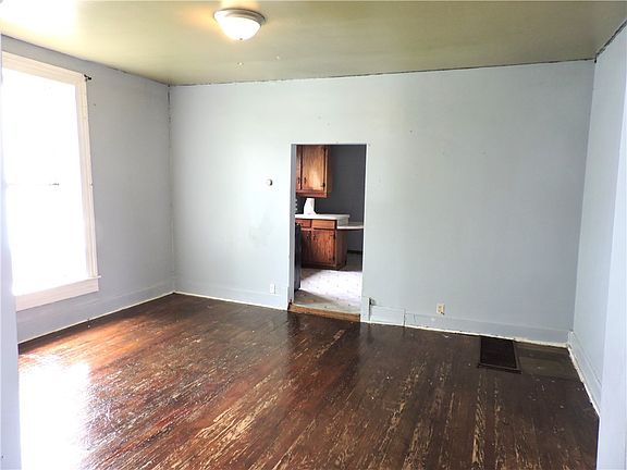 4th image of 1216 N Franklin St