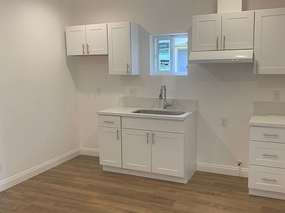 4th image of 1370-1390 W 20th St #1374