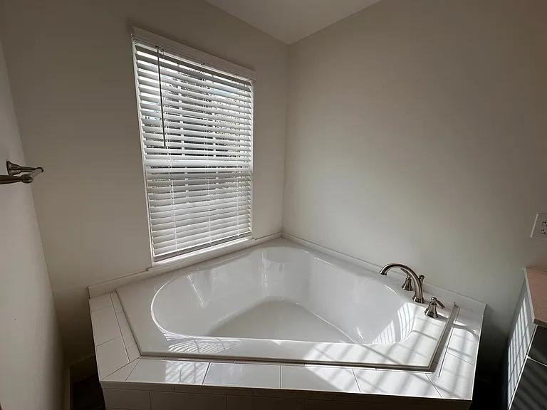 Fox Springs Condos — Photo 49