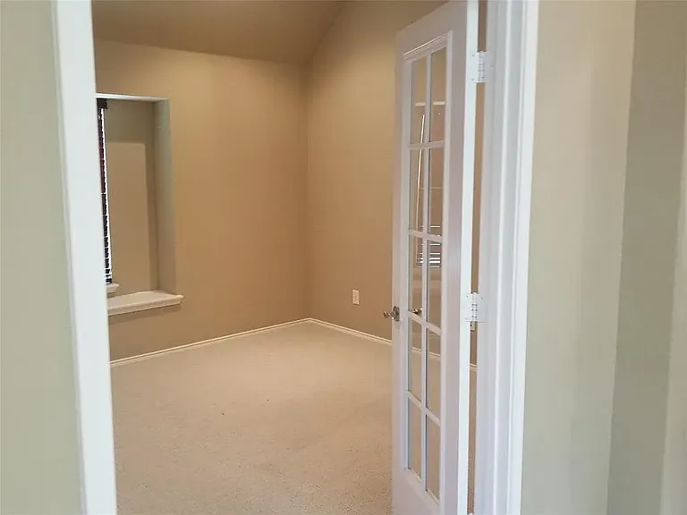 9208 Sterling Gate Dr — Photo 10
