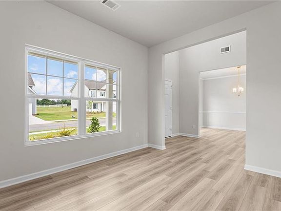 5th image of 137 Hampton Hollow Dr