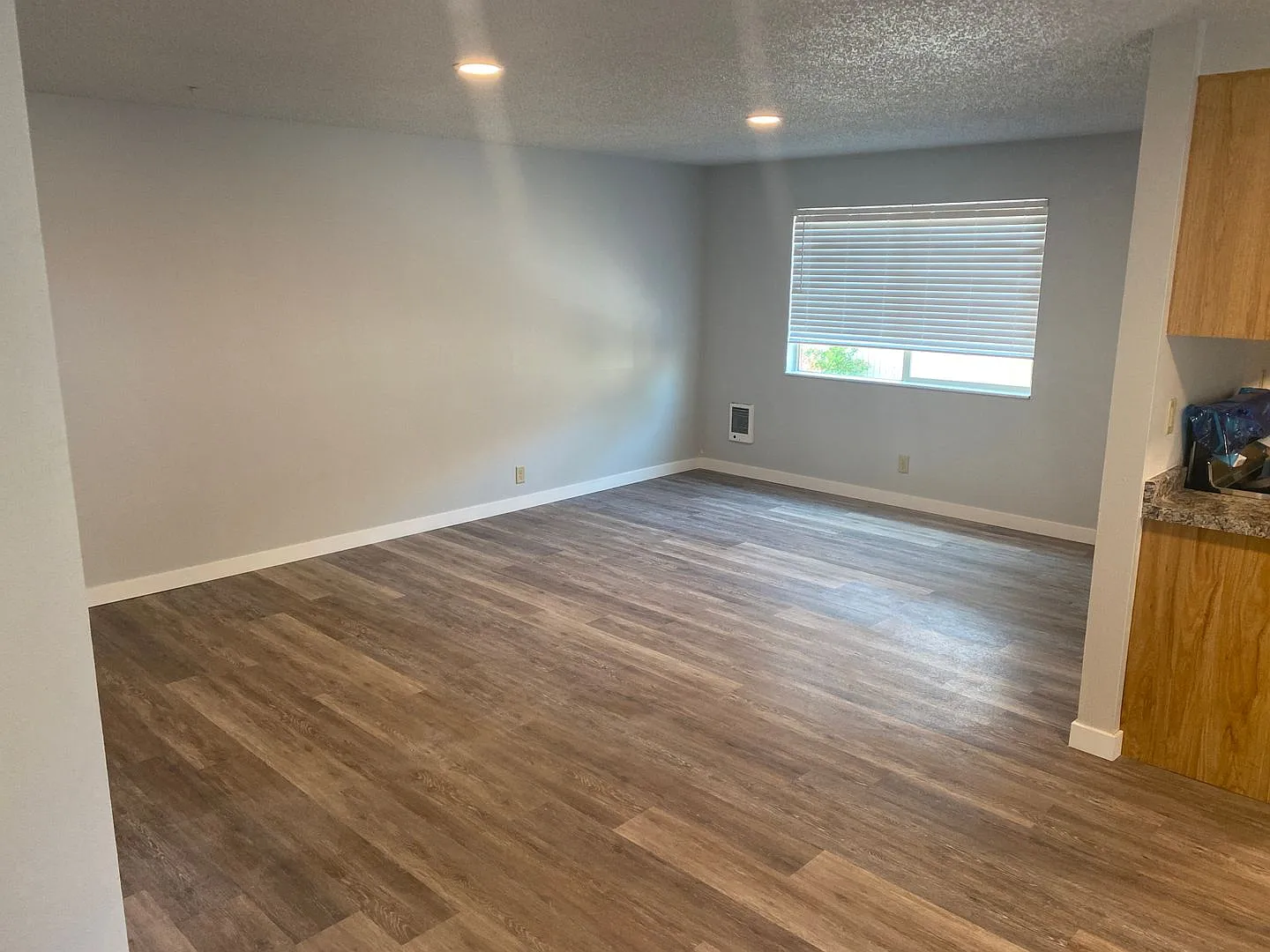 Darling Updated Apartment in the Heart of Prineville — Photo 3