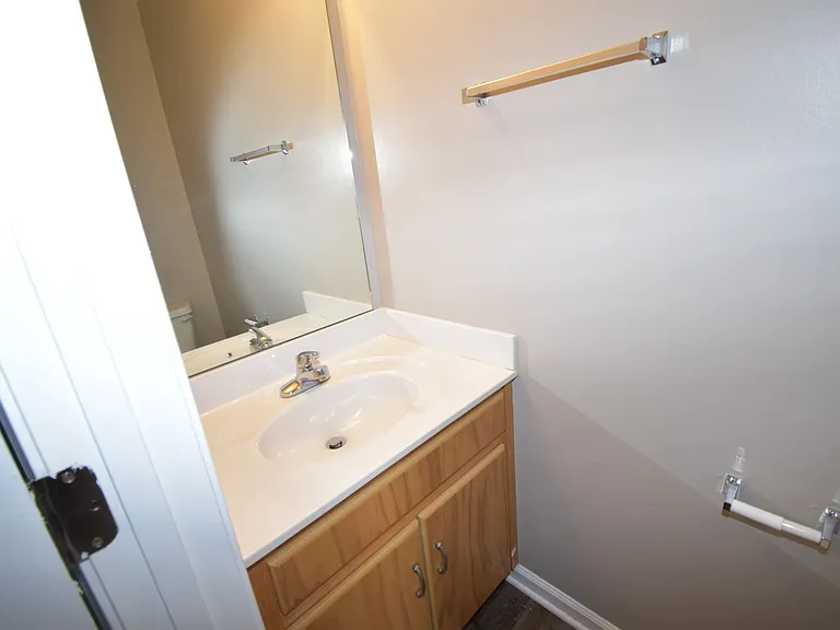 Peabody Dr - 362 (x4) — Photo 10