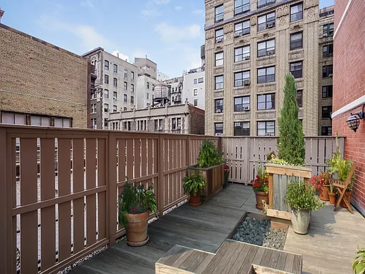 Sold by Sotheby's International Realty | media 14