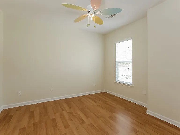 8264 Chatham Oaks Dr — Photo 12