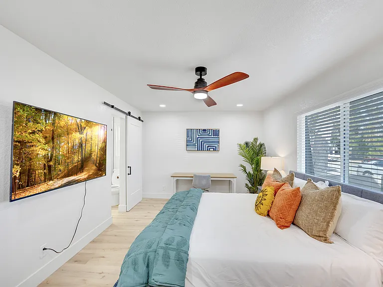 1075 Molino Ave #2 — Photo 5
