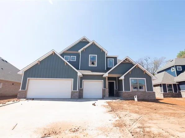 3209 Broadmoore Dr, Moore, OK 73160