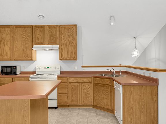 4th image of 2820 Spy Glass Dr