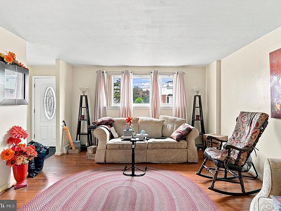 4th image of 255 Berkley Ave