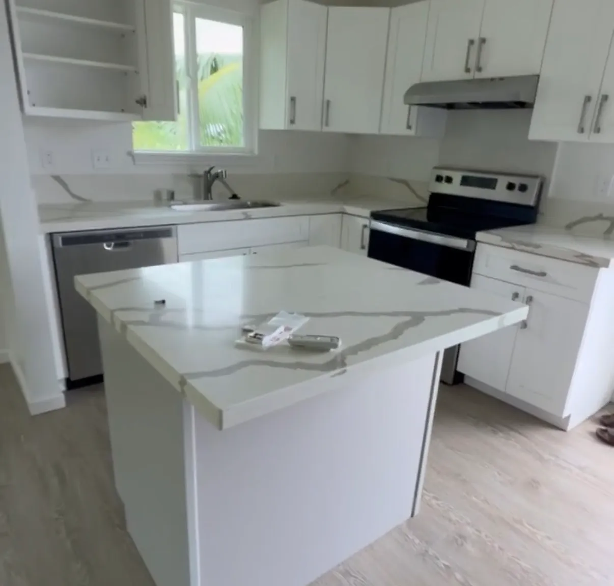 2 bed, 800 sqft, $2,730 — Photo 4