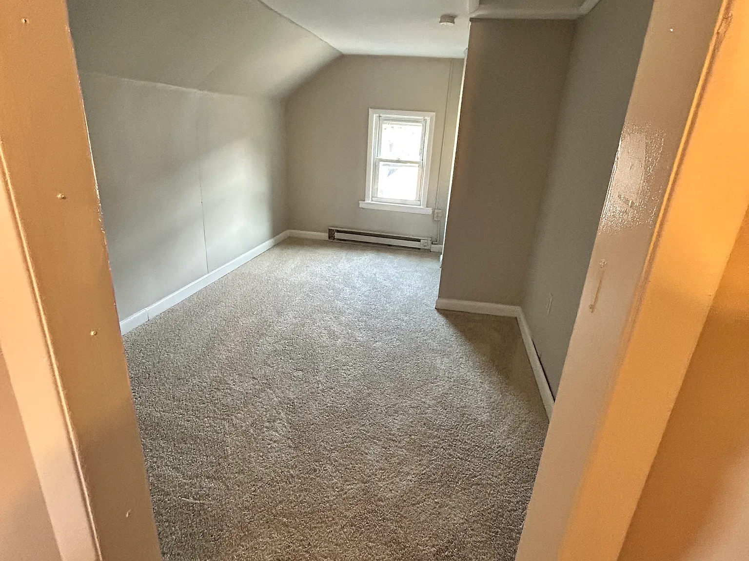 4 bed, 1.5 bath, 1740 sqft, $2,400 — Photo 2