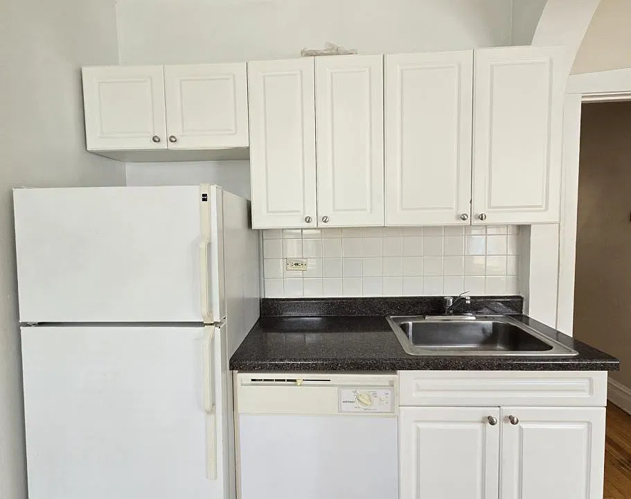 2948 W Belle Plaine Ave #1