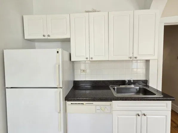 2948 W Belle Plaine Ave #1, Chicago, IL 60618
